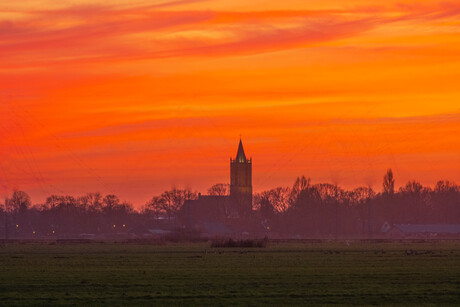 zonsondergang met kerkje