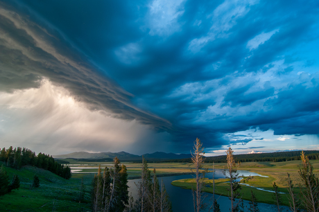 Rolwolk in Haydn Valley Yellowstone’s 