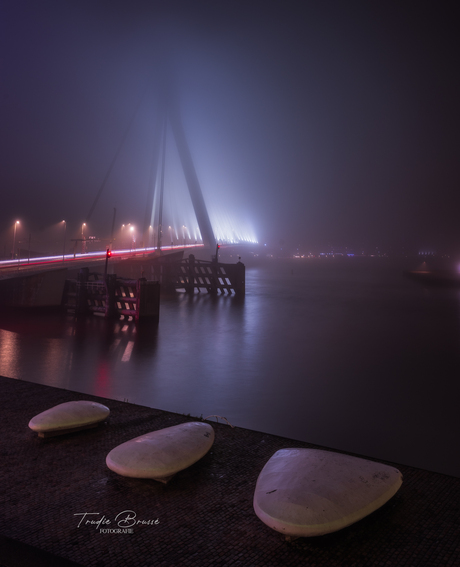 Erasmusbrug in de mist 