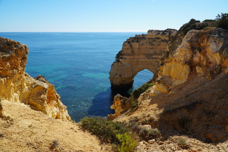 Krijtrotsen in de Algarve