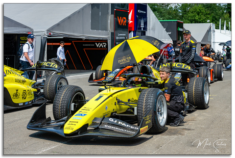 Invicta Racing - Hungaroring 2025 - Werkzaamheden in de Paddock F2