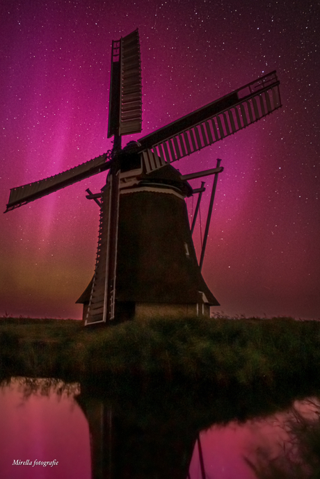 Molen met het noorderlicht 