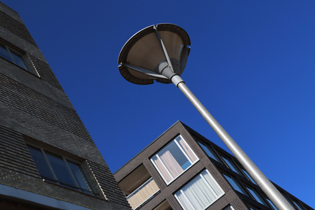 Fotodagje met Bob Oudmaijer in Utrecht. Nieuwbouw voor starters en studenten. Deze nieuwbouw heet The Cubes en staat bij winkelcentrum Overvecht.