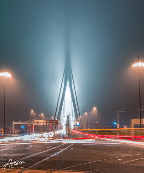 De Erasmusbrug in de mist