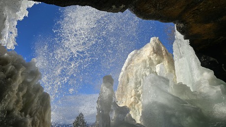 Bevroren Tvinnefossen