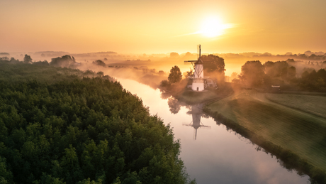 Zonsopkomst bij Molen de Vlinder
