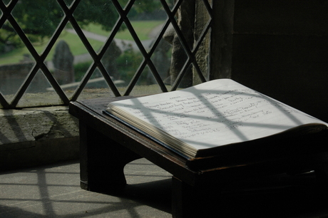 boek in kerk DSC_0036