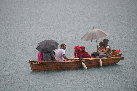 Verrast door regen.