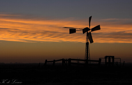 Poldermolen in de ochtend