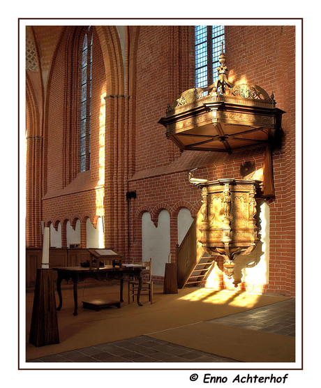 Interieur kerk van Zeerijp