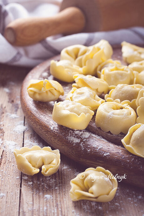 Zelfgemaakte rauwe Italiaanse tortellini