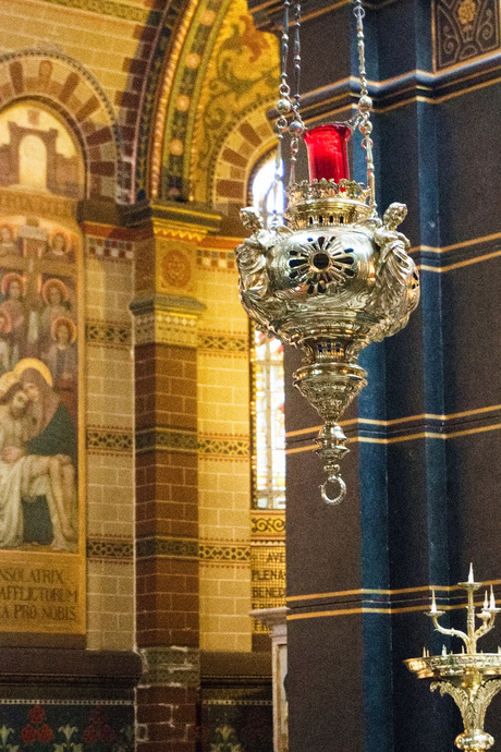 'Godslamp' in de Basiliek van de H. Nicolaas