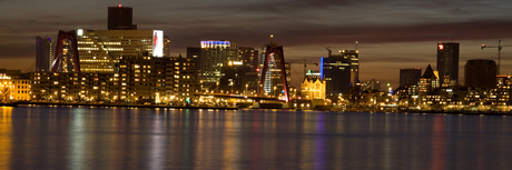 Rotterdam bij avond