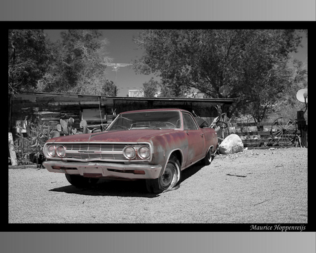 Car in the Dessert