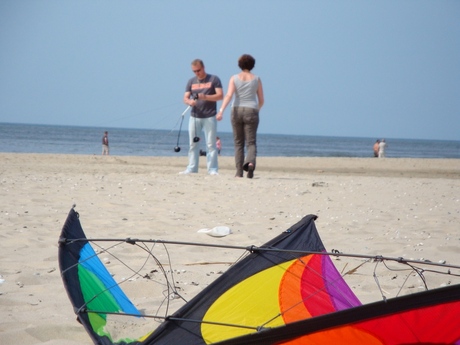 Kiten op strand van Texel