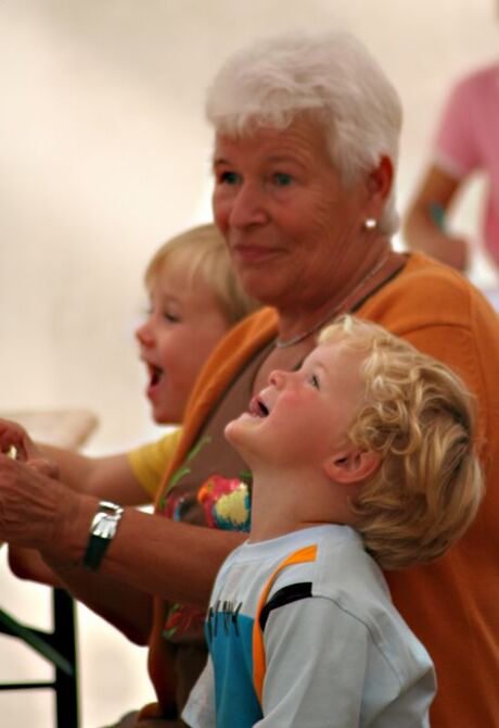 Oma en kleinkinderen