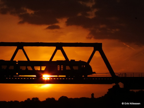 Silhouet bij zonsondergang