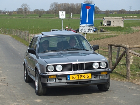 Een BMW 325IX.