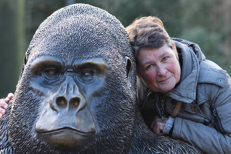 Portret van vrouw en gorilla