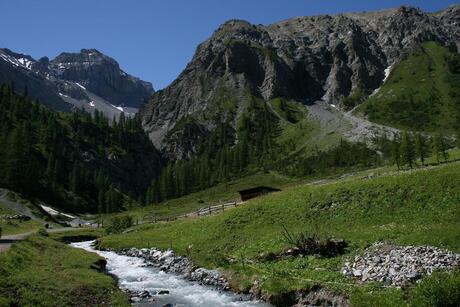 Op weg naar een waterval in Sertig Davos