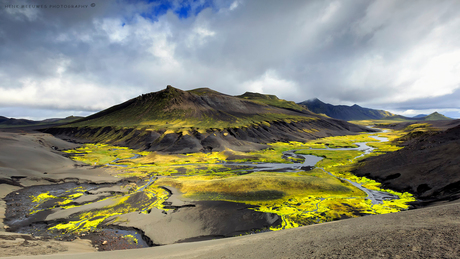 Yellowgreen river - IJsland
