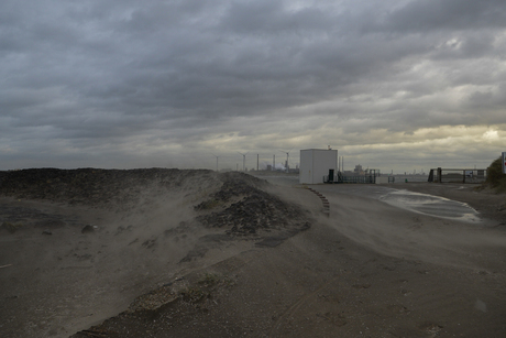 Strand IJmuiden tijdens okotoberstorm 2013