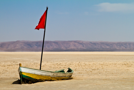 Boot in de zout woestijn
