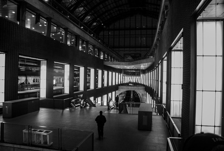 Antwerpen centraal bij nacht