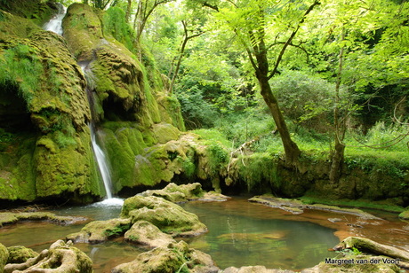 Klein paradijs met waterval