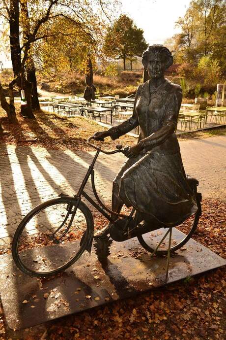 Beatrix op de fiets