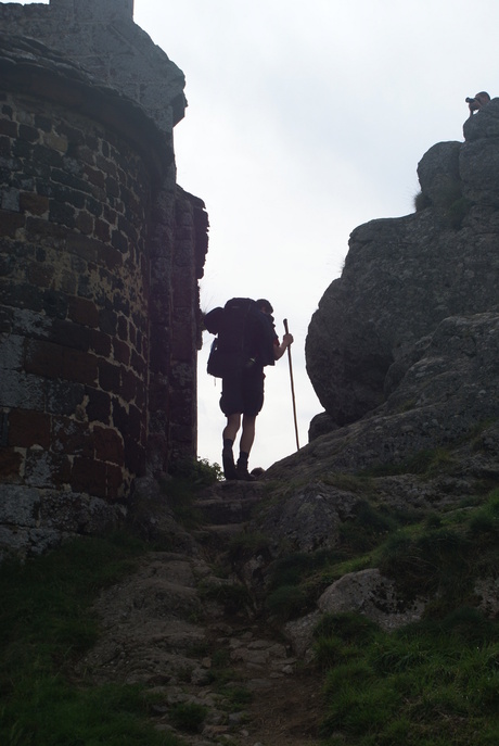 Wandelaar op weg naar Santiago de Compostela