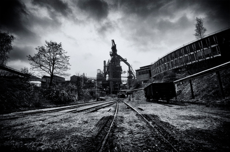 Here in this Tower of Doom - Urbex eerder dit jaar bij een verlaten hoogoven in de buurt van Luik - foto door botafriko op 11-12-2013 - deze foto bevat: donker, spoor, trein, toren, zwartwit, wagon, hoogoven, d7000