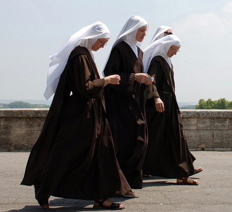 Nonnen in Avignon