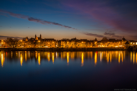 Maastricht gedurende het blauwe uurtje!
