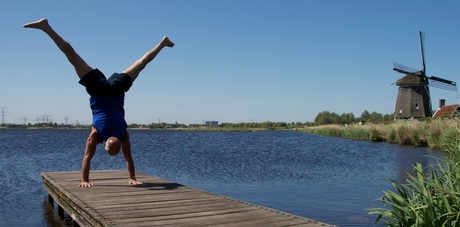 yoga in hollands landschap
