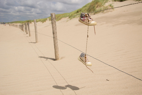 Schoenen aan het strand