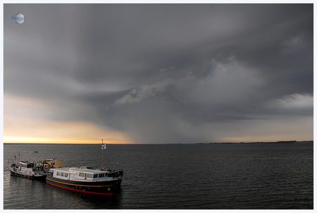 Onweer nabij Oostmahorn /Lauwersmeer