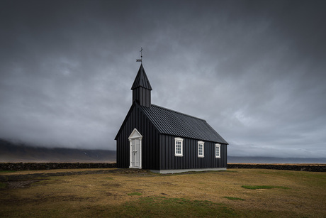 Zwarte kerk in IJsland