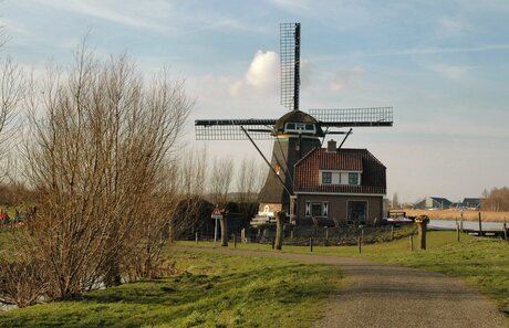 Daar bij di molen