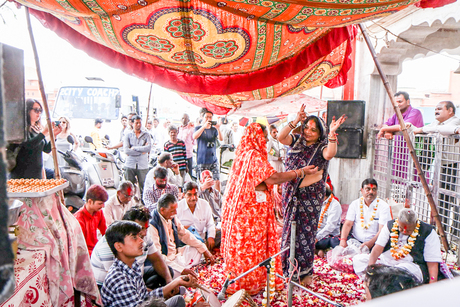 Dansen op Holi in India