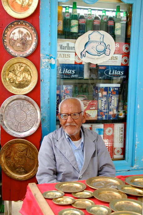 verkoper van borden in Tunesie