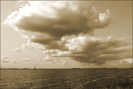 Hollandse wolken boven de Gouwzee