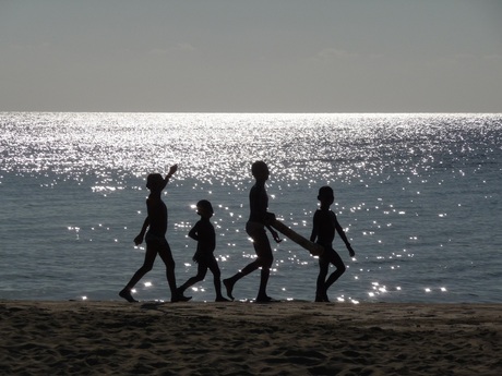 Kinderen op het strand