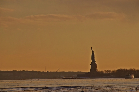 Statue of Liberty in avondrood