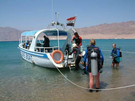 Duikers in Dahab Egypte