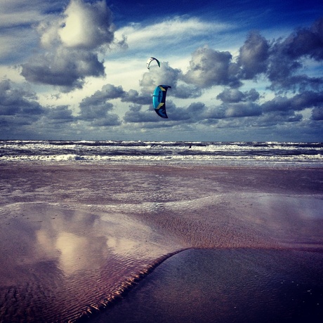 Kitesurfers fun