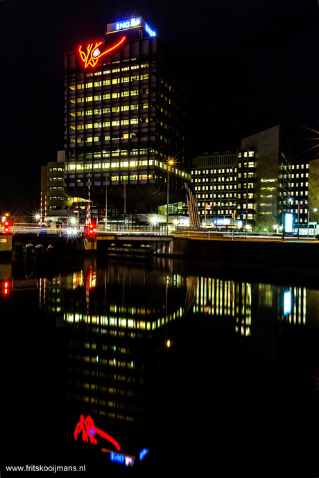 ING gebouw bij nacht in Leeuwarden