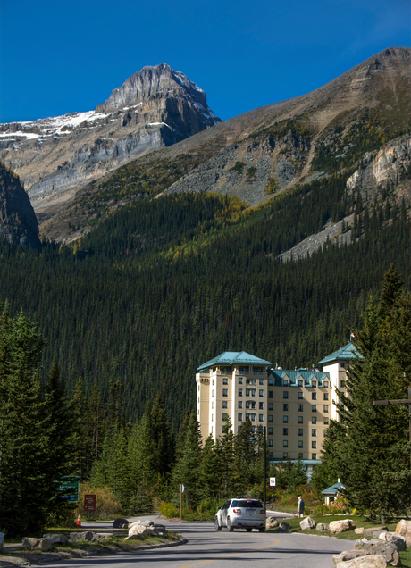 Lake Louise Resort Hotel