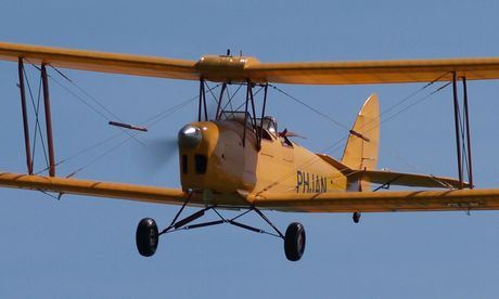 Tiger Moth on finals