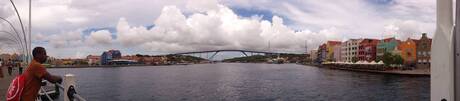 panorama - wolk zweeft op brug